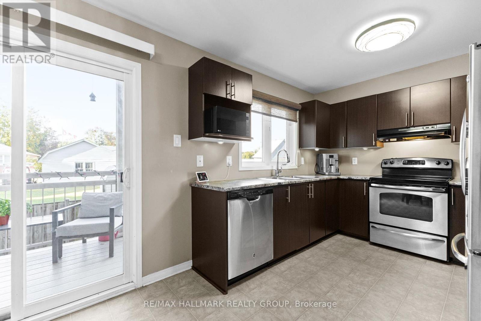 358 Galston Private, Ottawa, Ontario  K1W 0G3 - Photo 11 - X12848894