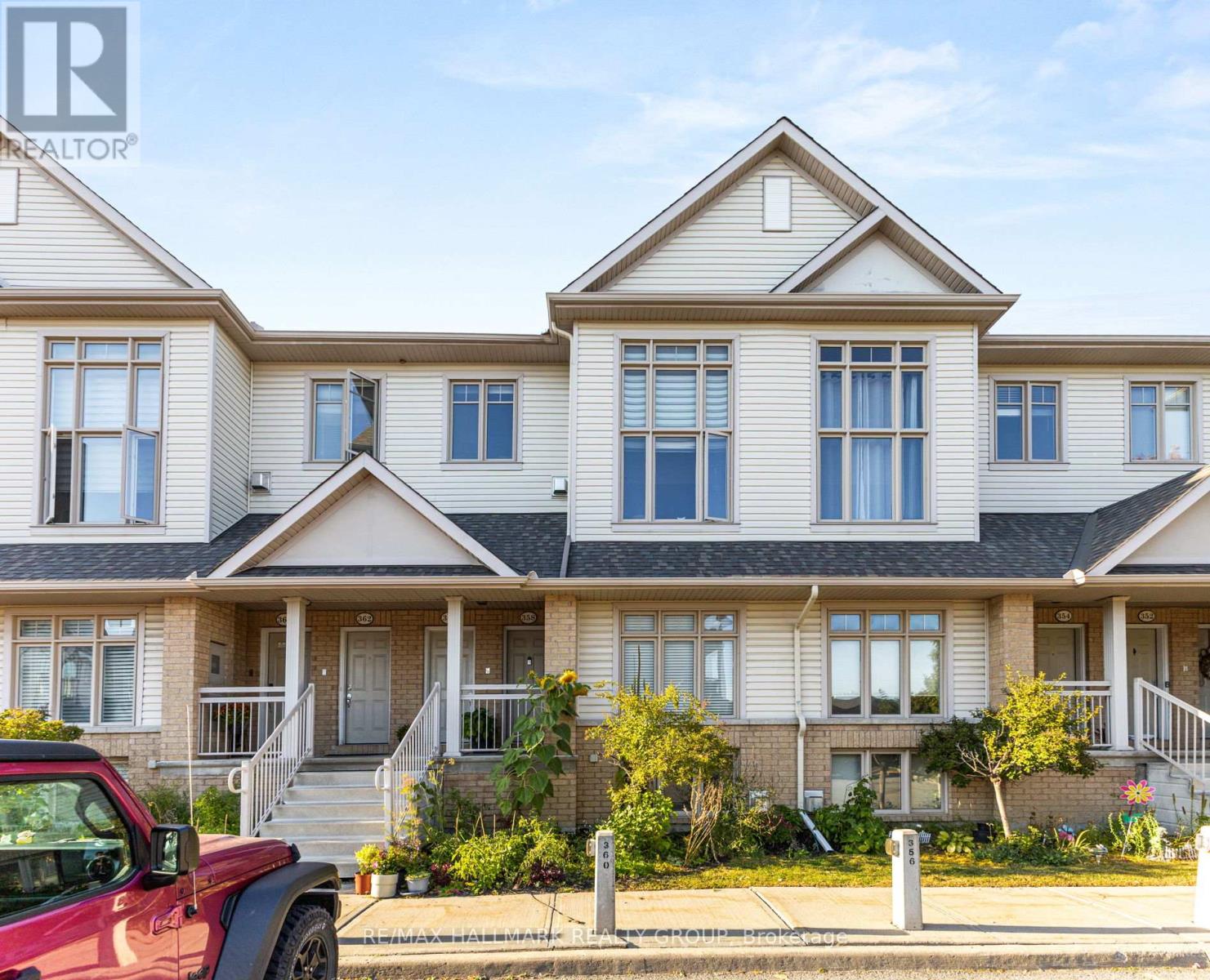 358 Galston Private, Ottawa, Ontario  K1W 0G3 - Photo 2 - X12848894