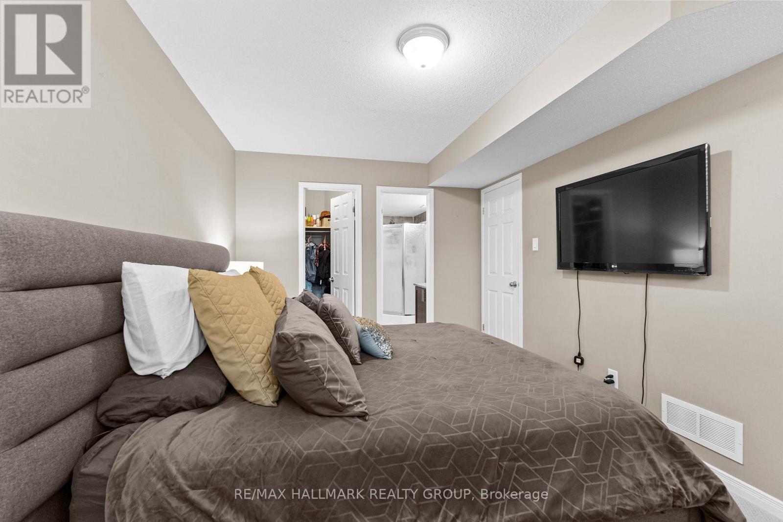 358 Galston Private, Ottawa, Ontario  K1W 0G3 - Photo 30 - X12848894