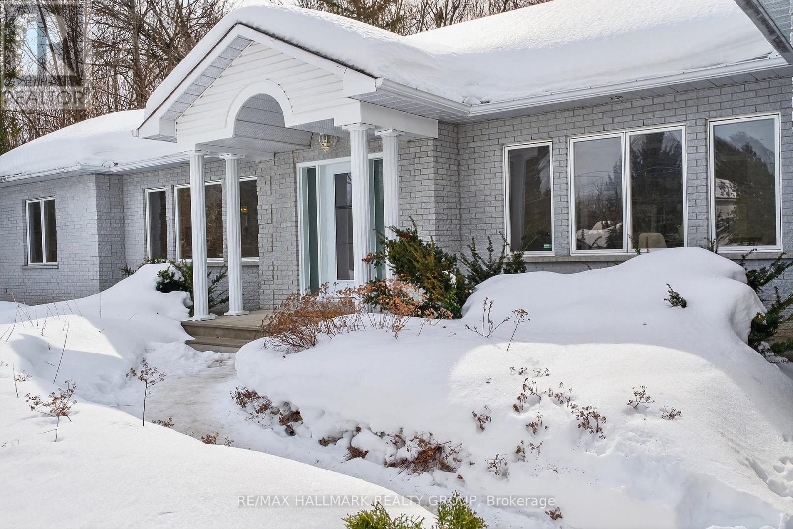 2349 Brennan Park Drive, Ottawa, Ontario  K4C 1H6 - Photo 3 - X12848970