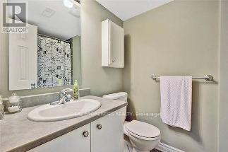 18 Argent Private, Ottawa, Ontario  K2H 0H2 - Photo 3 - X12849058
