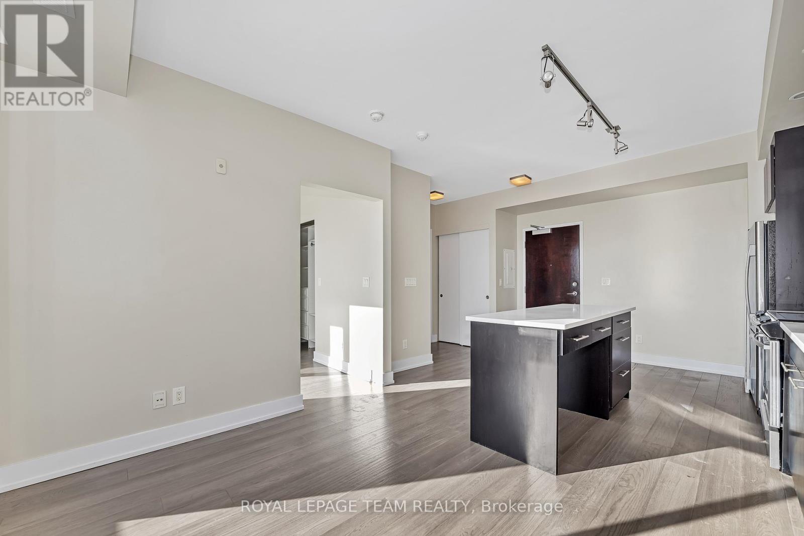 717 - 360 Patricia Avenue, Ottawa, Ontario  K1Z 0A8 - Photo 5 - X12849070