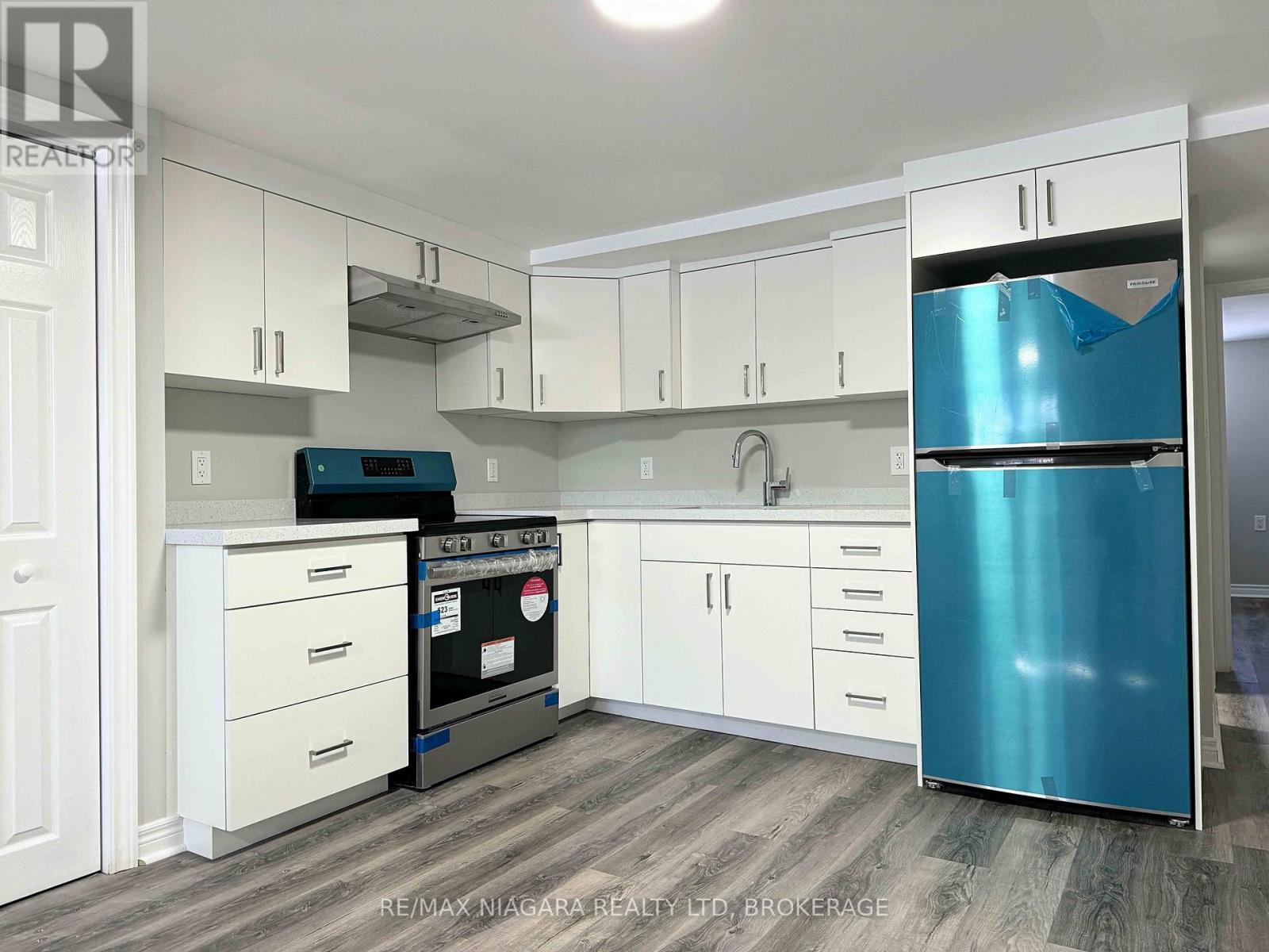 7 East Hampton Road, St. Catharines, Ontario  L2T 3C9 - Photo 1 - X12848804