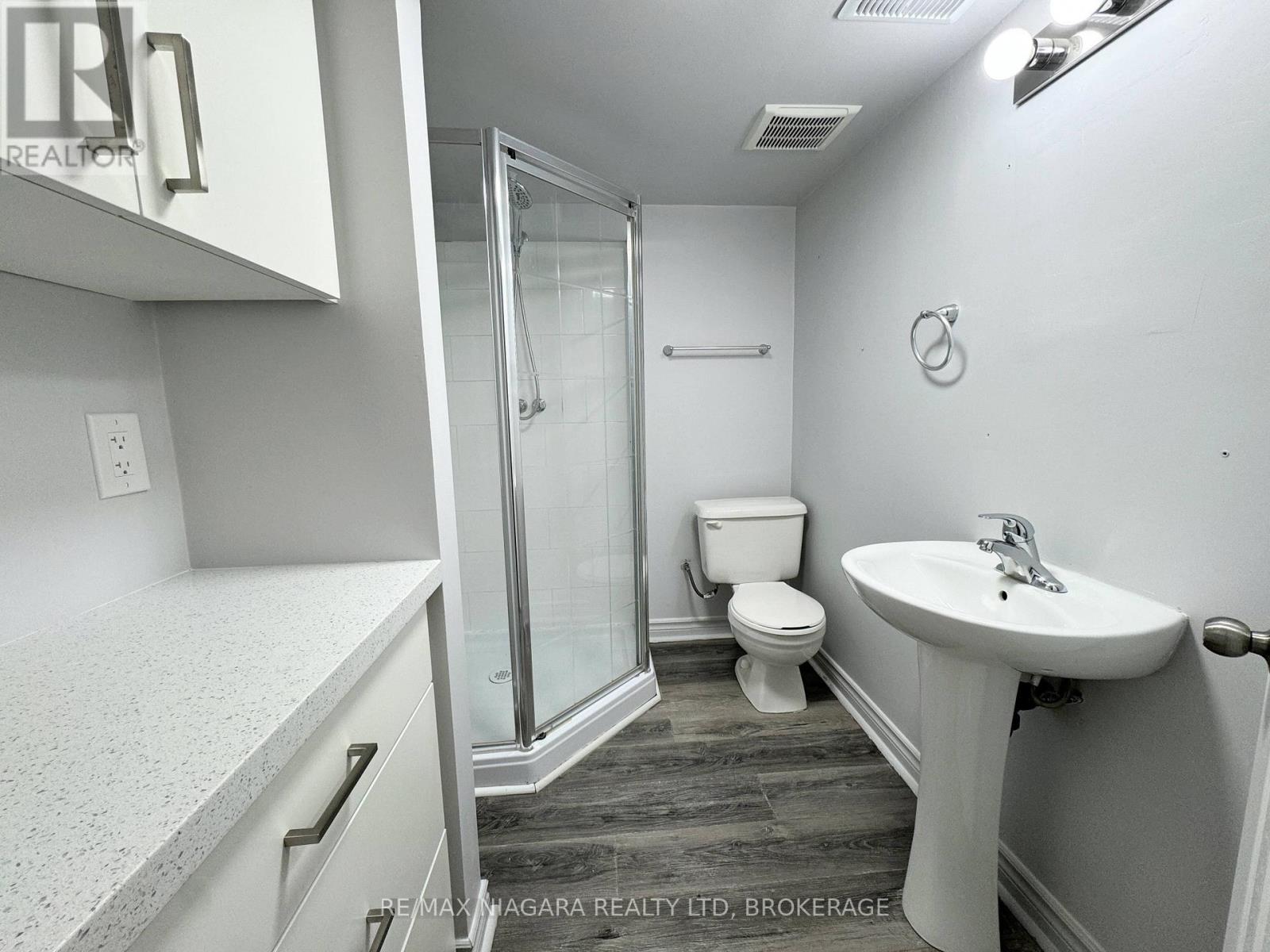 7 East Hampton Road, St. Catharines, Ontario  L2T 3C9 - Photo 11 - X12848804