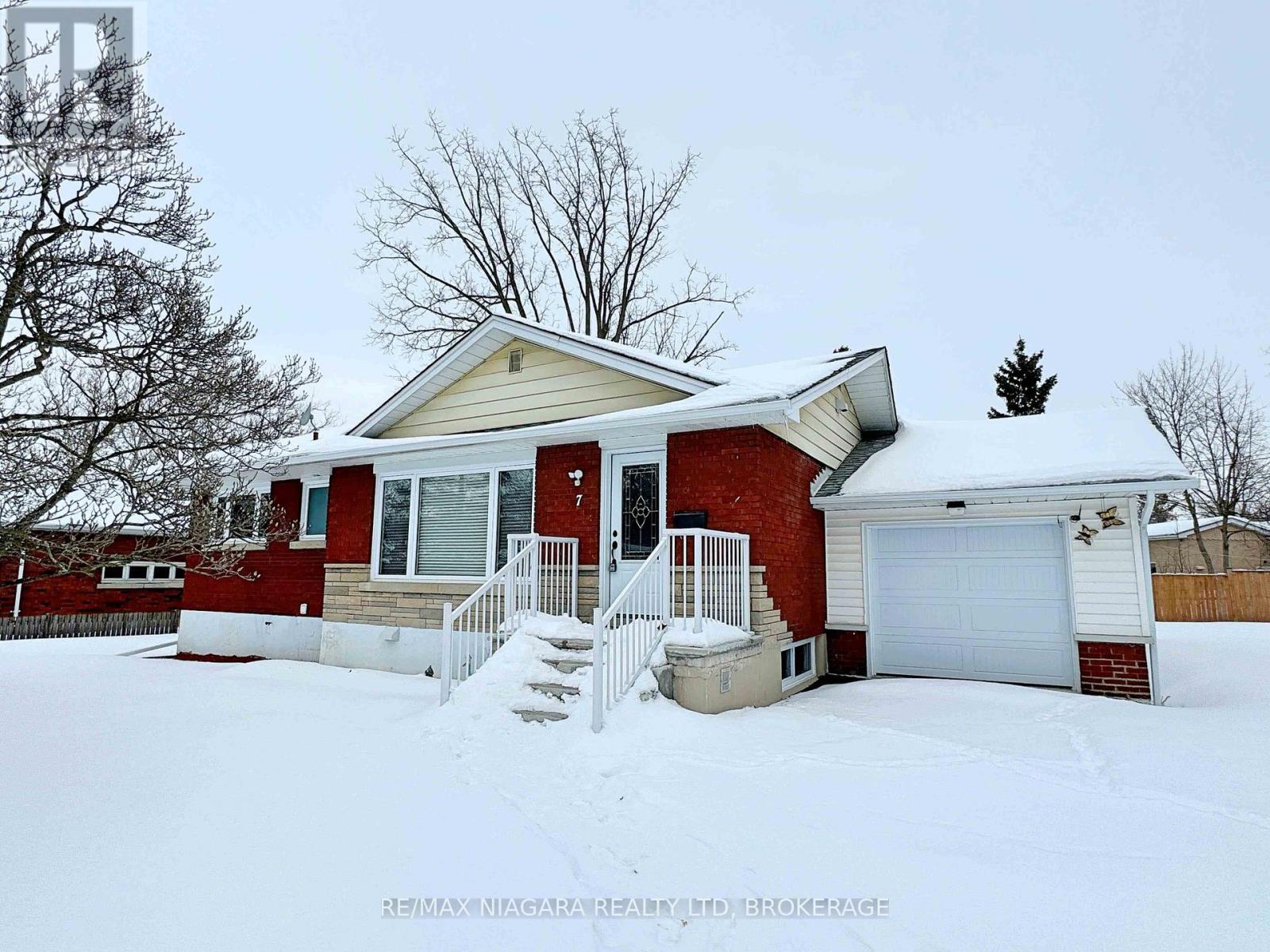 7 East Hampton Road, St. Catharines, Ontario  L2T 3C9 - Photo 13 - X12848804