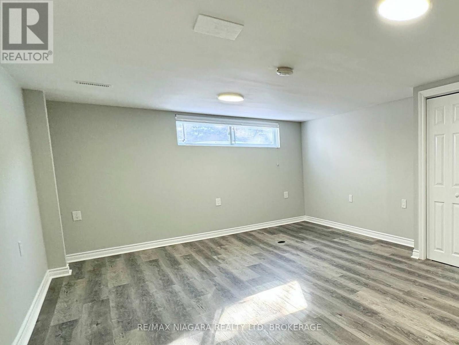 7 East Hampton Road, St. Catharines, Ontario  L2T 3C9 - Photo 3 - X12848804