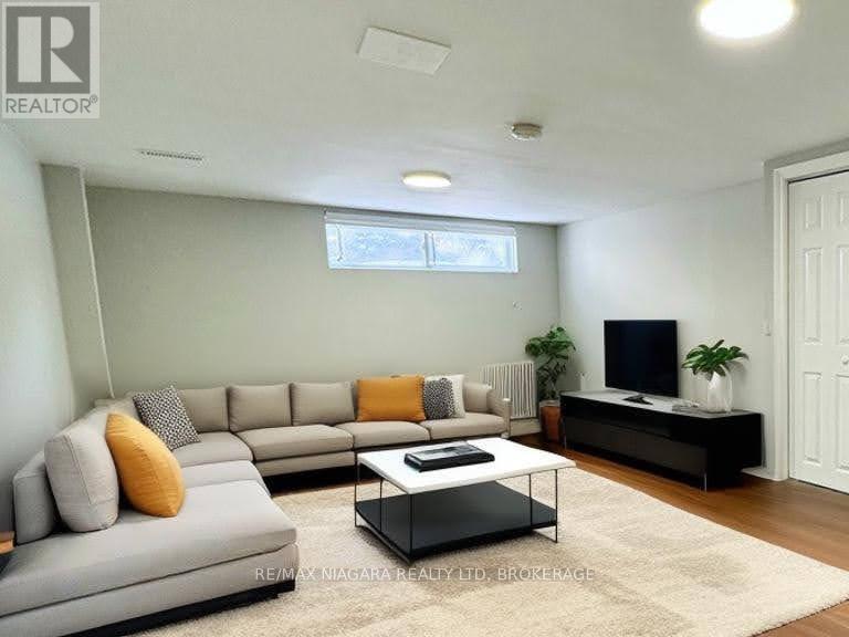 7 East Hampton Road, St. Catharines, Ontario  L2T 3C9 - Photo 4 - X12848804