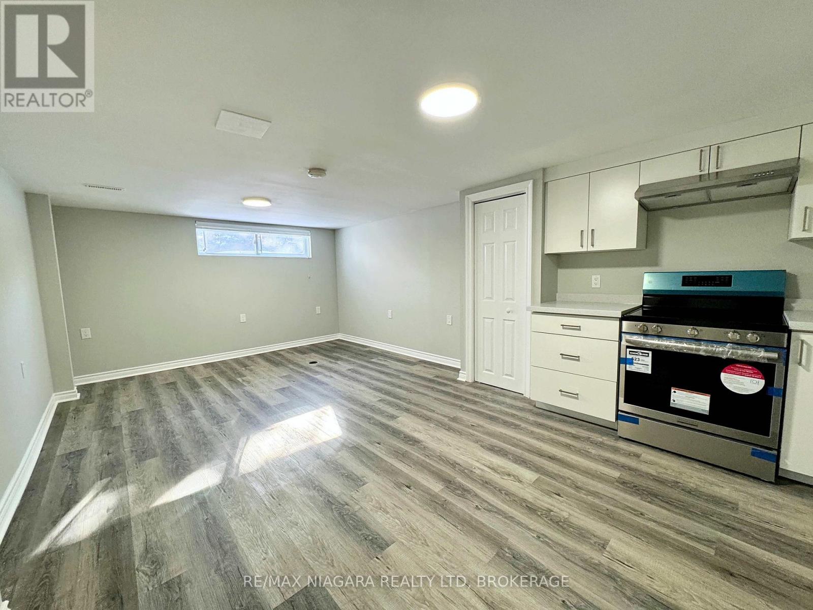 7 East Hampton Road, St. Catharines, Ontario  L2T 3C9 - Photo 5 - X12848804