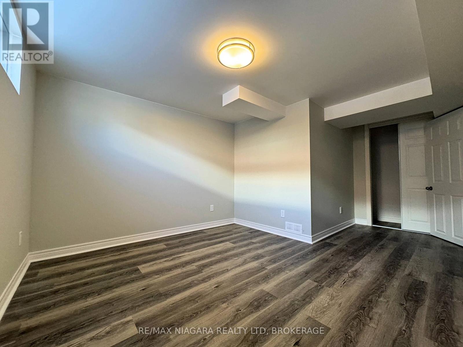 7 East Hampton Road, St. Catharines, Ontario  L2T 3C9 - Photo 9 - X12848804