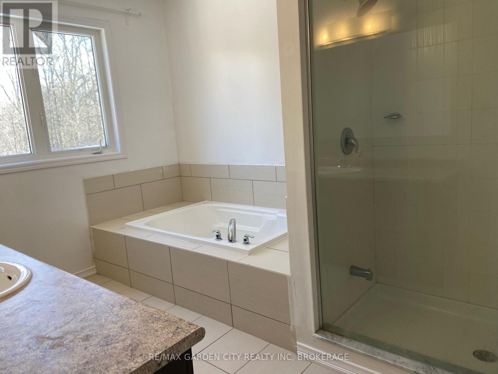 7969 Buckeye Crescent, Niagara Falls, Ontario  L2H 2Y6 - Photo 12 - X12848878