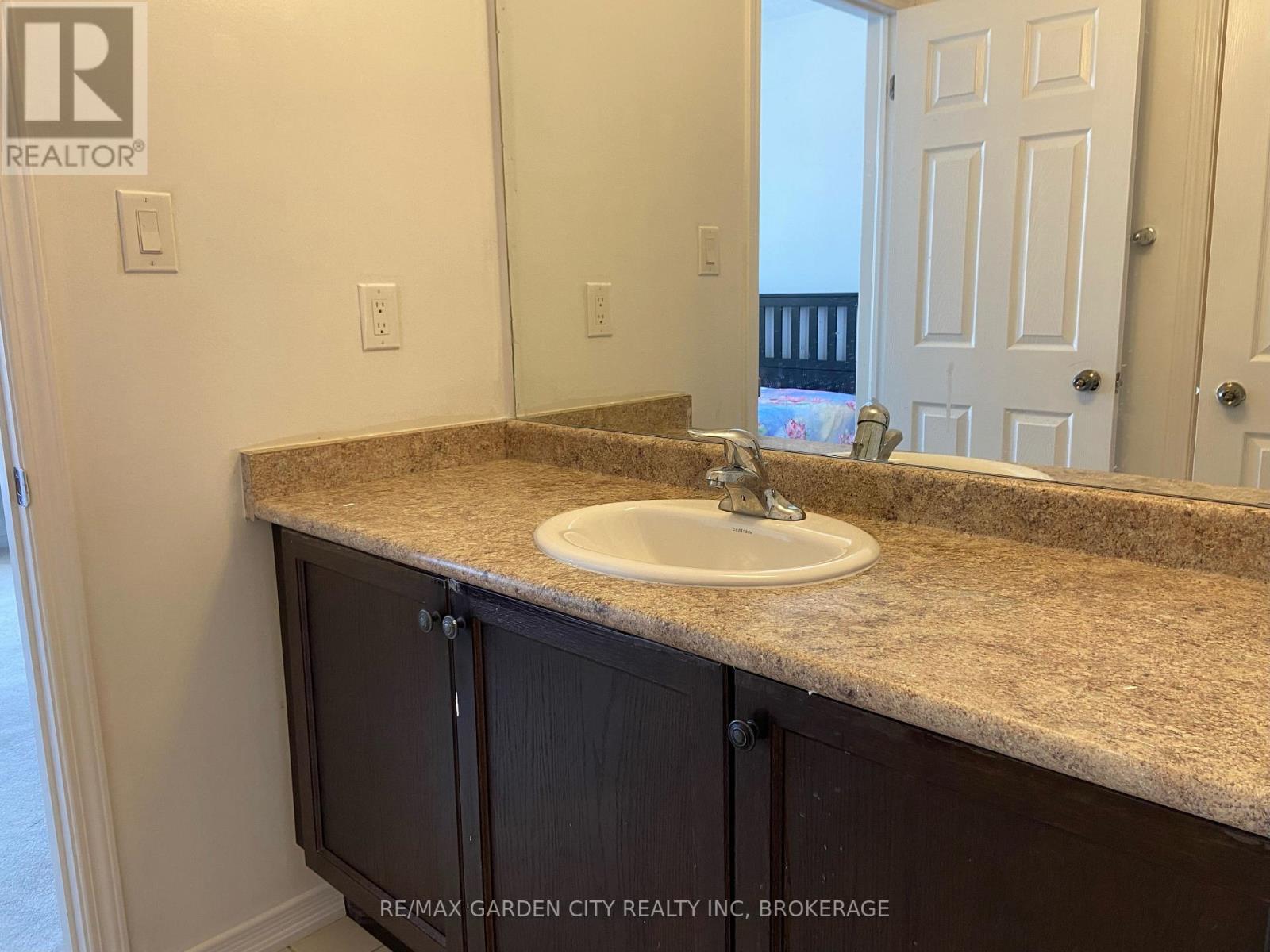 7969 Buckeye Crescent, Niagara Falls, Ontario  L2H 2Y6 - Photo 15 - X12848878