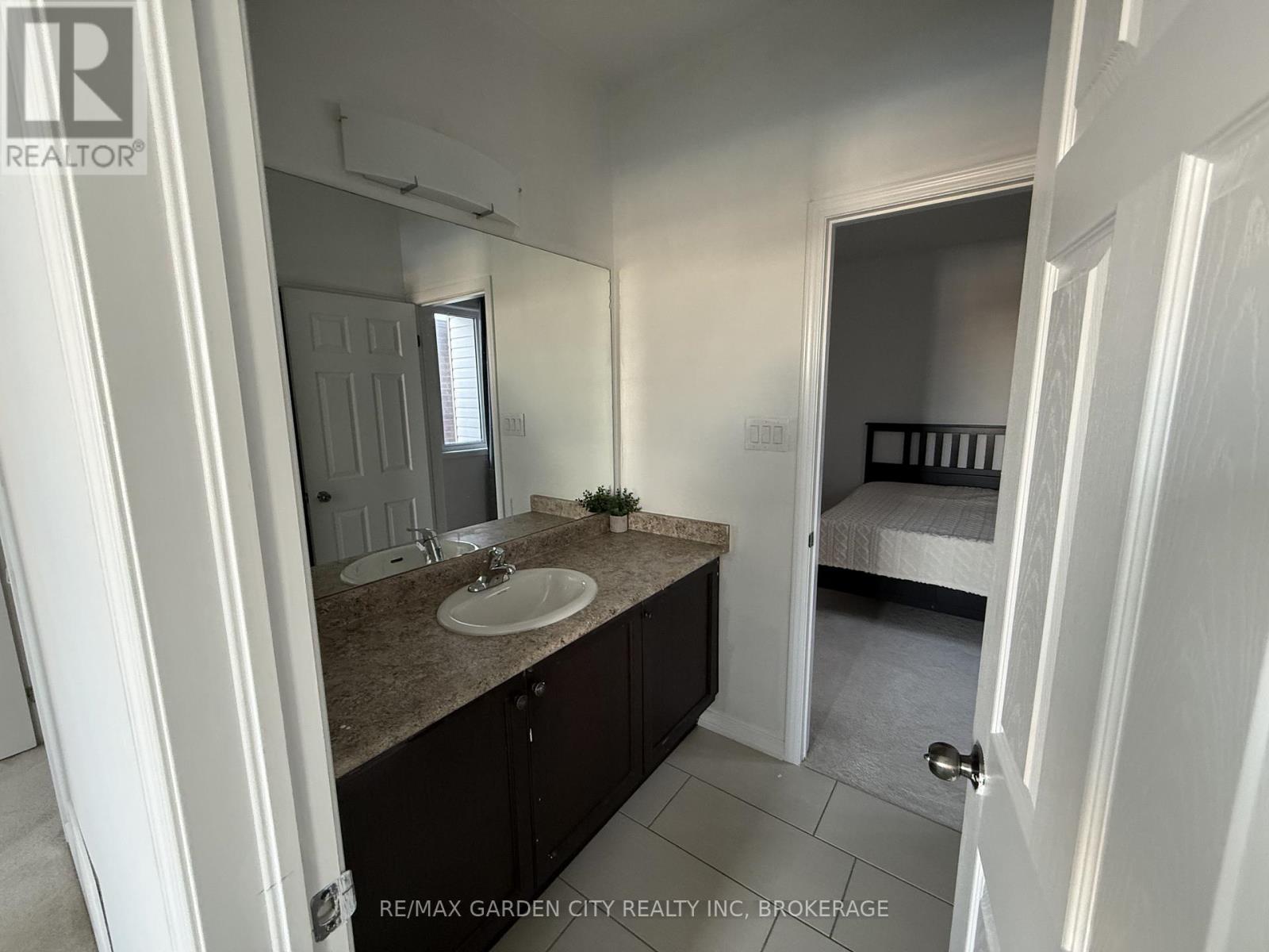 7969 Buckeye Crescent, Niagara Falls, Ontario  L2H 2Y6 - Photo 4 - X12848878