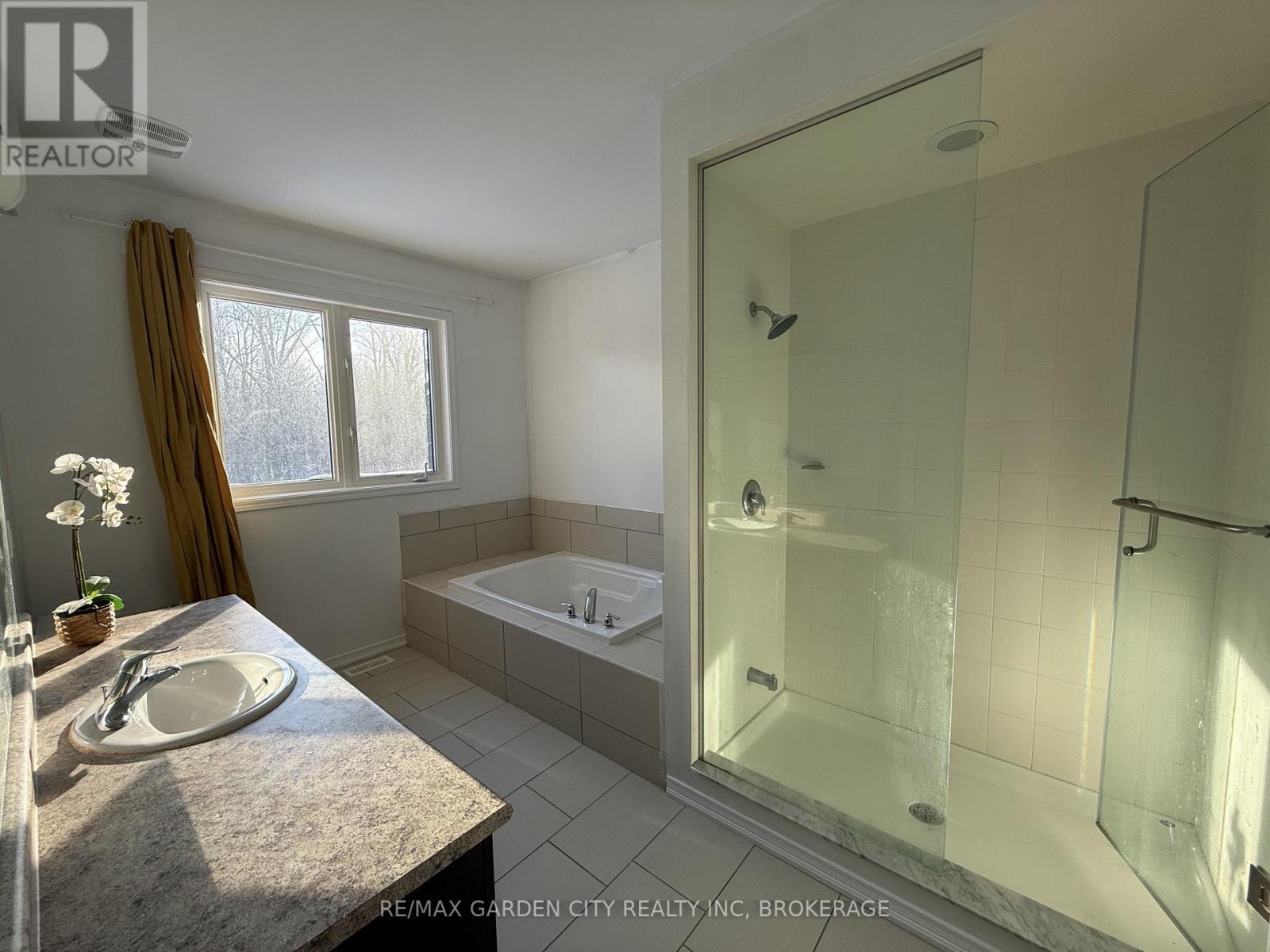 7969 Buckeye Crescent, Niagara Falls, Ontario  L2H 2Y6 - Photo 9 - X12848878