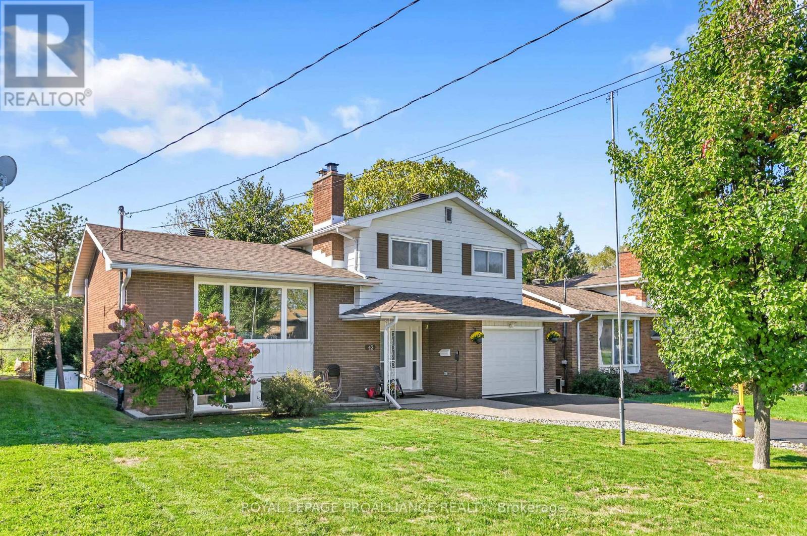 42 Davison Avenue, Brockville, Ontario  K6V 3C2 - Photo 2 - X12848710