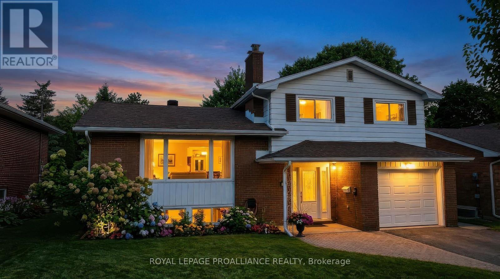 42 Davison Avenue, Brockville, Ontario  K6V 3C2 - Photo 3 - X12848710