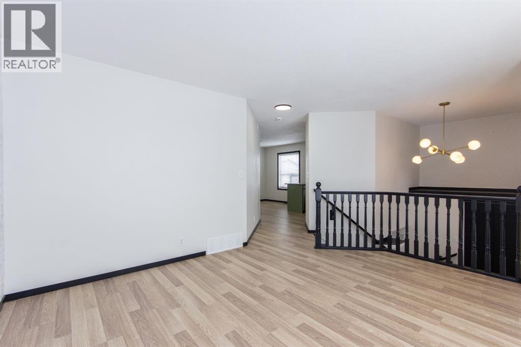 16 Johnson Close, Penhold, Alberta  T0M 0R1 - Photo 5 - A2287189