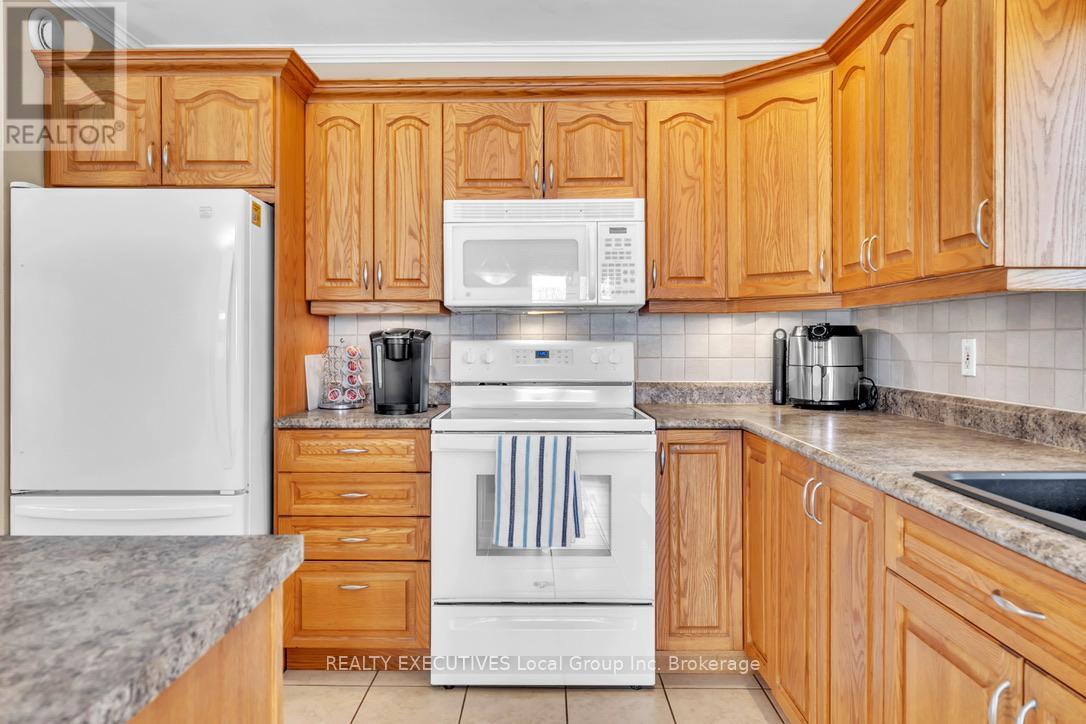 91 Woodlands Drive, Callander, Ontario  P0H 1H0 - Photo 10 - X12848938