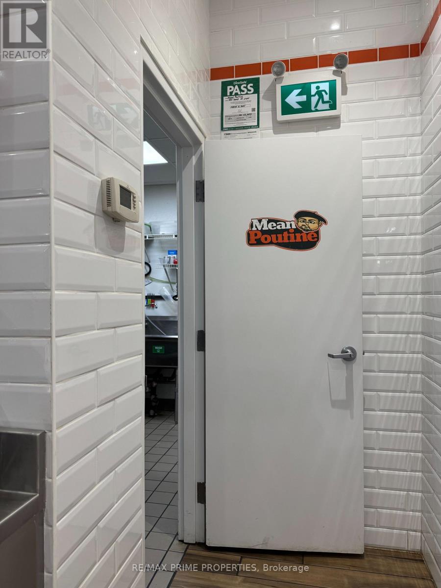 204 - 4841 Yonge Street, Toronto, Ontario  M2N 5X2 - Photo 9 - C12848646