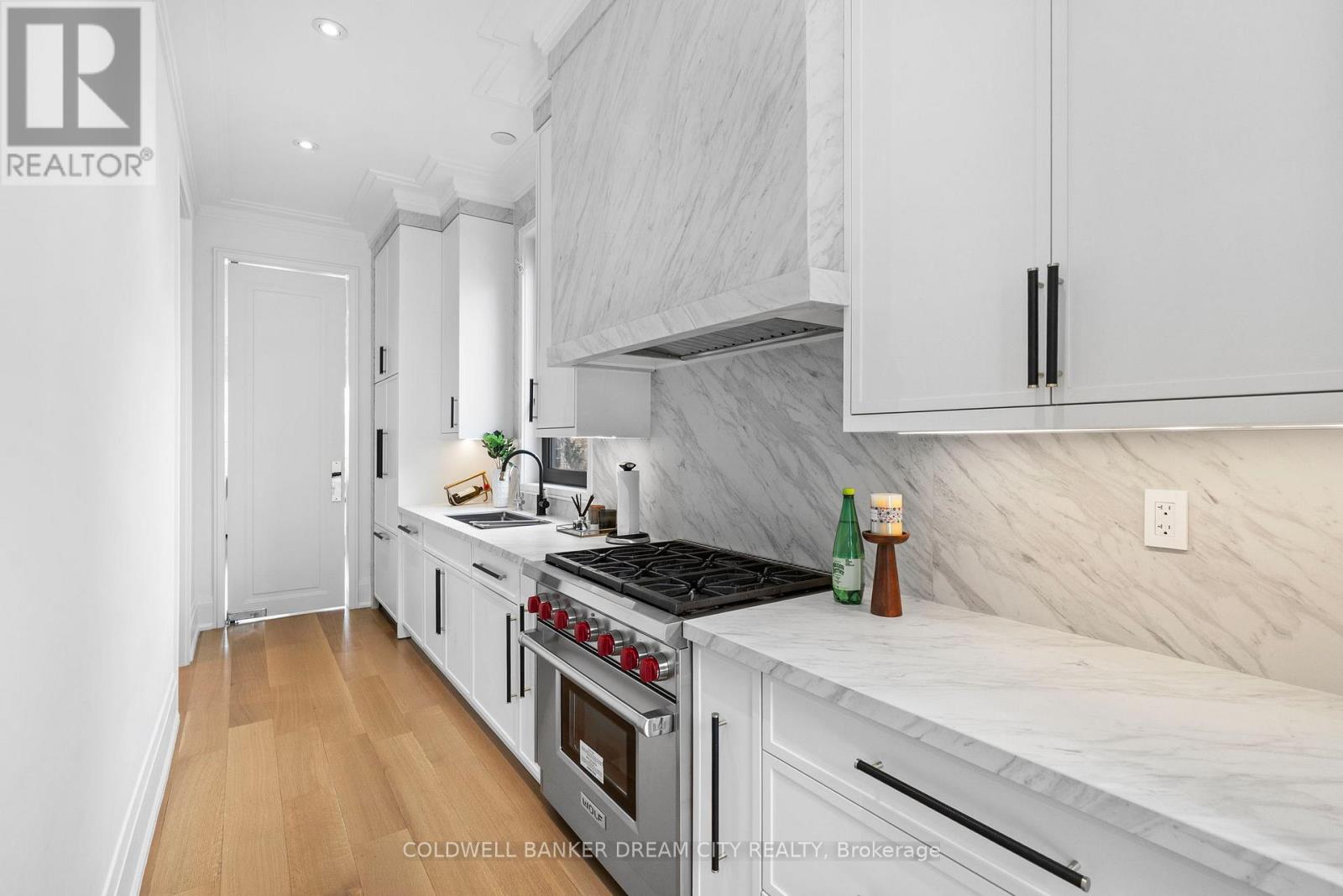 101 Dunloe Road, Toronto, Ontario  M5P 2T7 - Photo 12 - C12848668