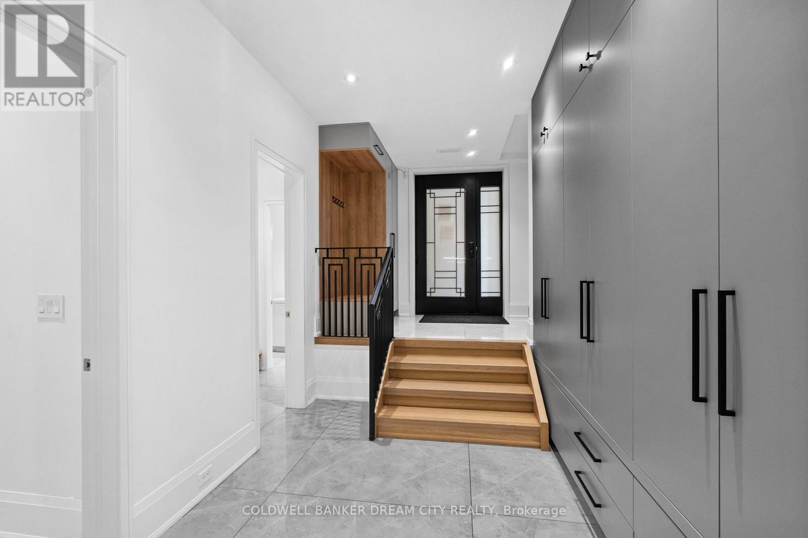 101 Dunloe Road, Toronto, Ontario  M5P 2T7 - Photo 5 - C12848668