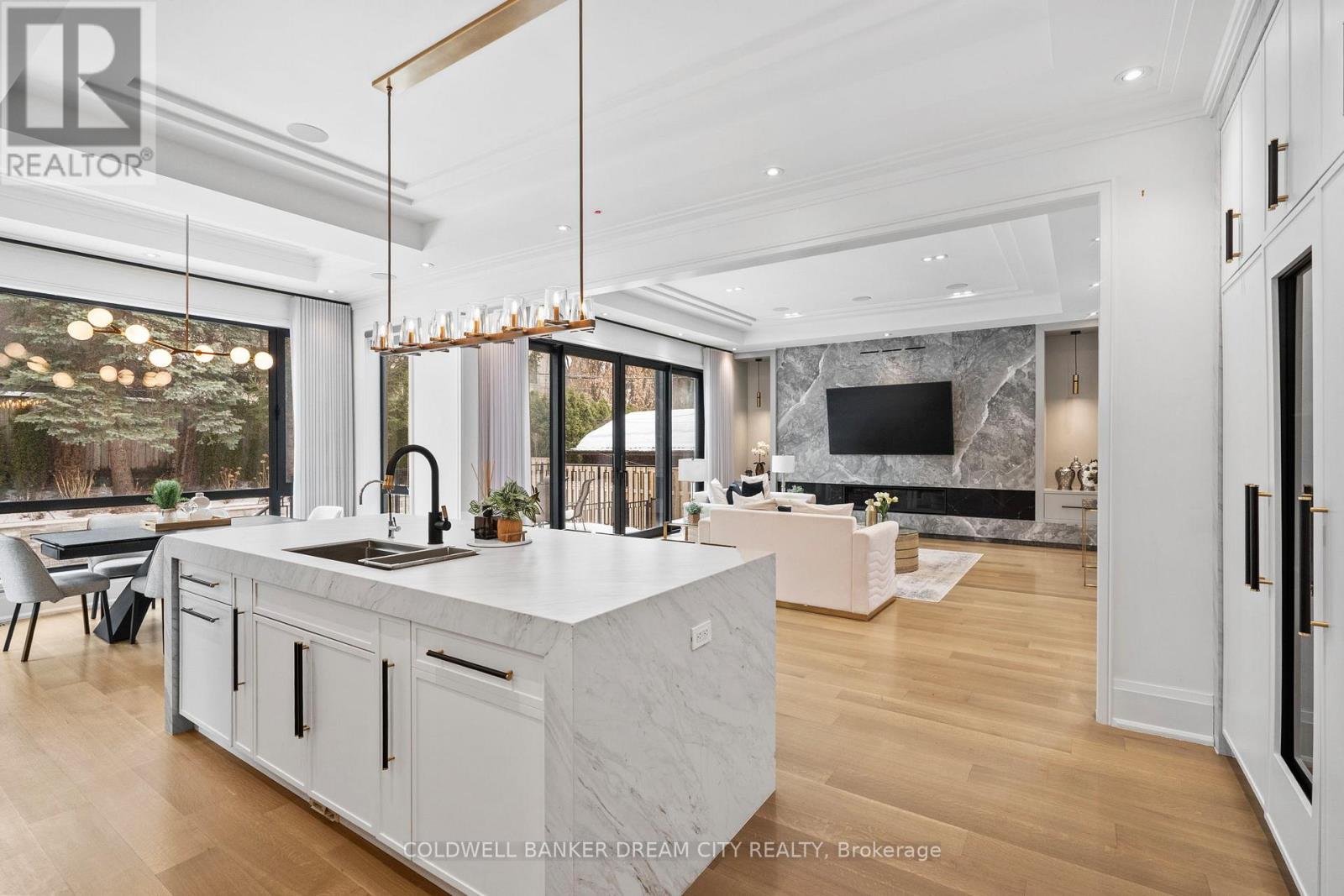 101 Dunloe Road, Toronto, Ontario  M5P 2T7 - Photo 7 - C12848668