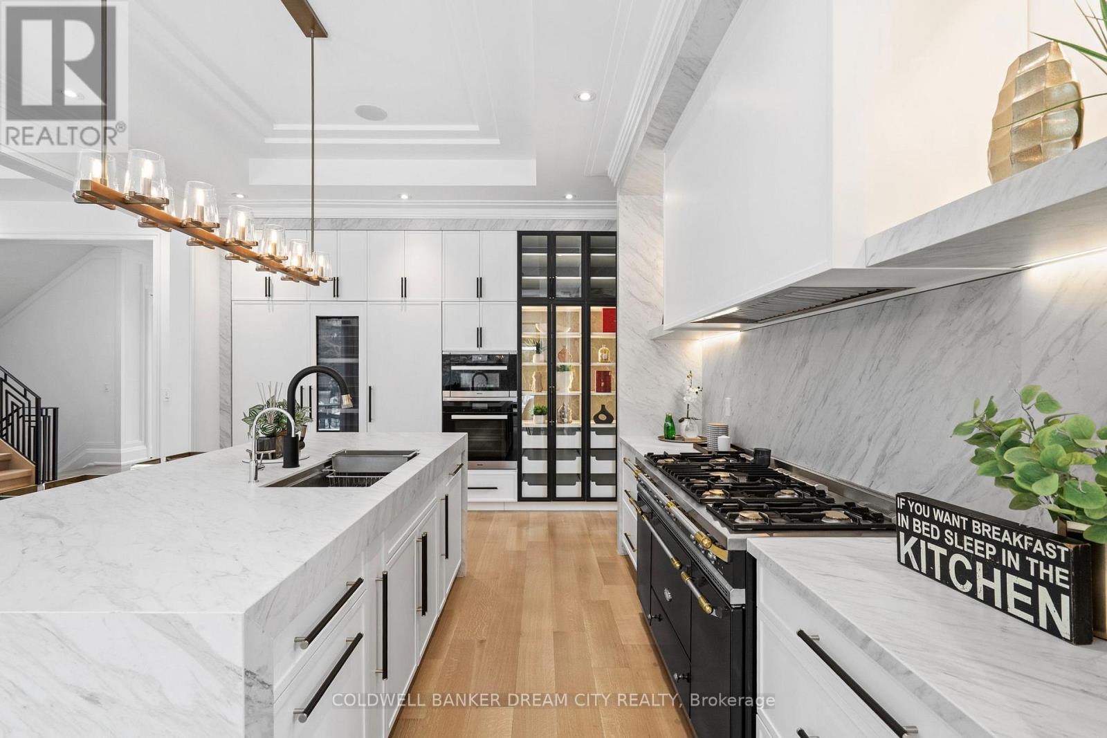 101 Dunloe Road, Toronto, Ontario  M5P 2T7 - Photo 8 - C12848668