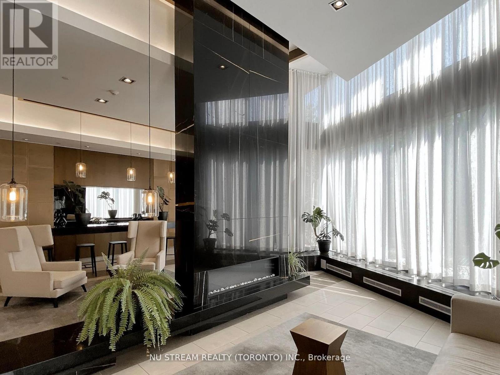 1718 - 160 Vanderhoof Avenue, Toronto, Ontario  M4G 0B7 - Photo 3 - C12848680