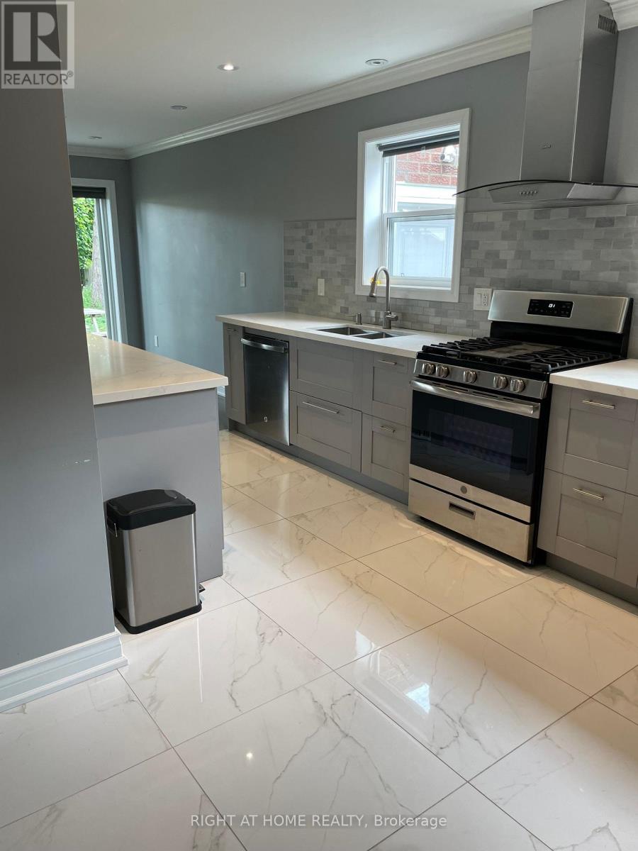 41 Baroness Crescent, Toronto, Ontario  M2J 3K4 - Photo 7 - C12848824