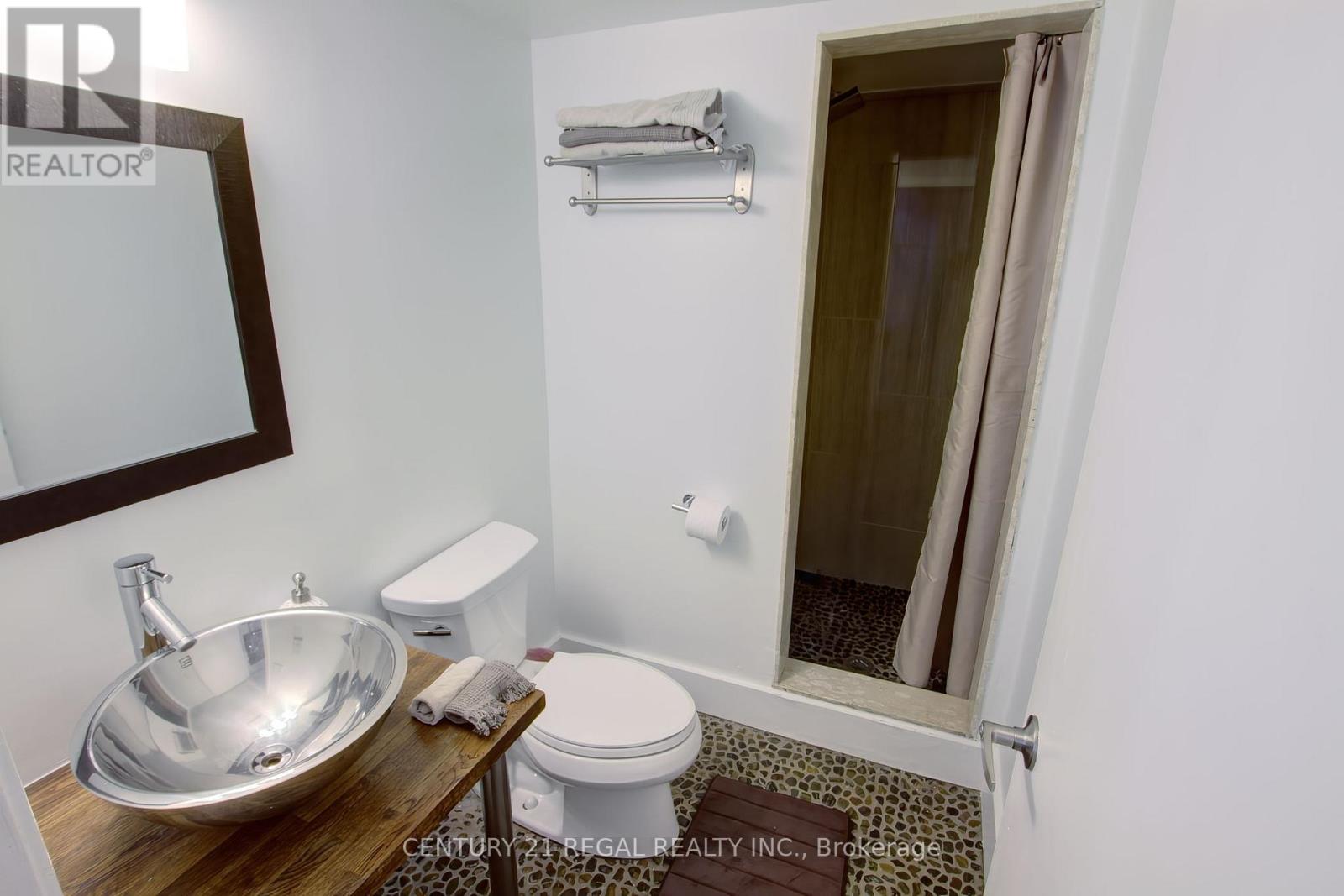 48 Michener Court, Toronto, Ontario  M6J 3R6 - Photo 9 - C12849020