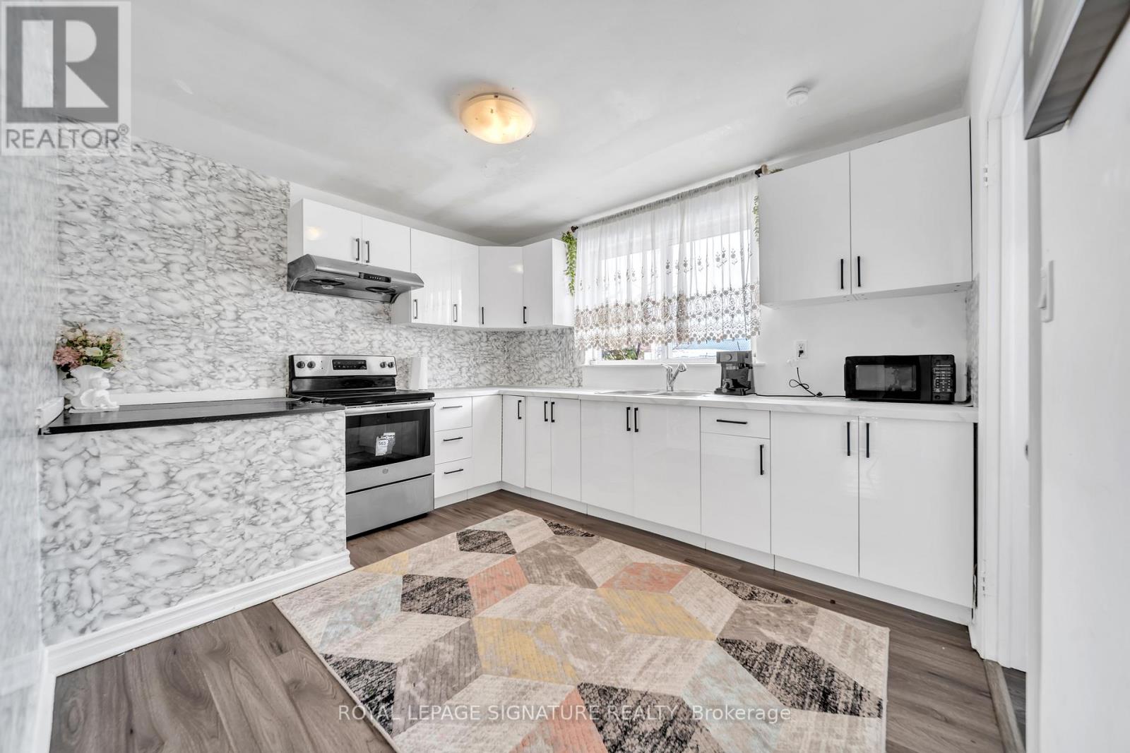 217 Moore Park Avenue, Toronto, Ontario  M2M 1N5 - Photo 17 - C12849054