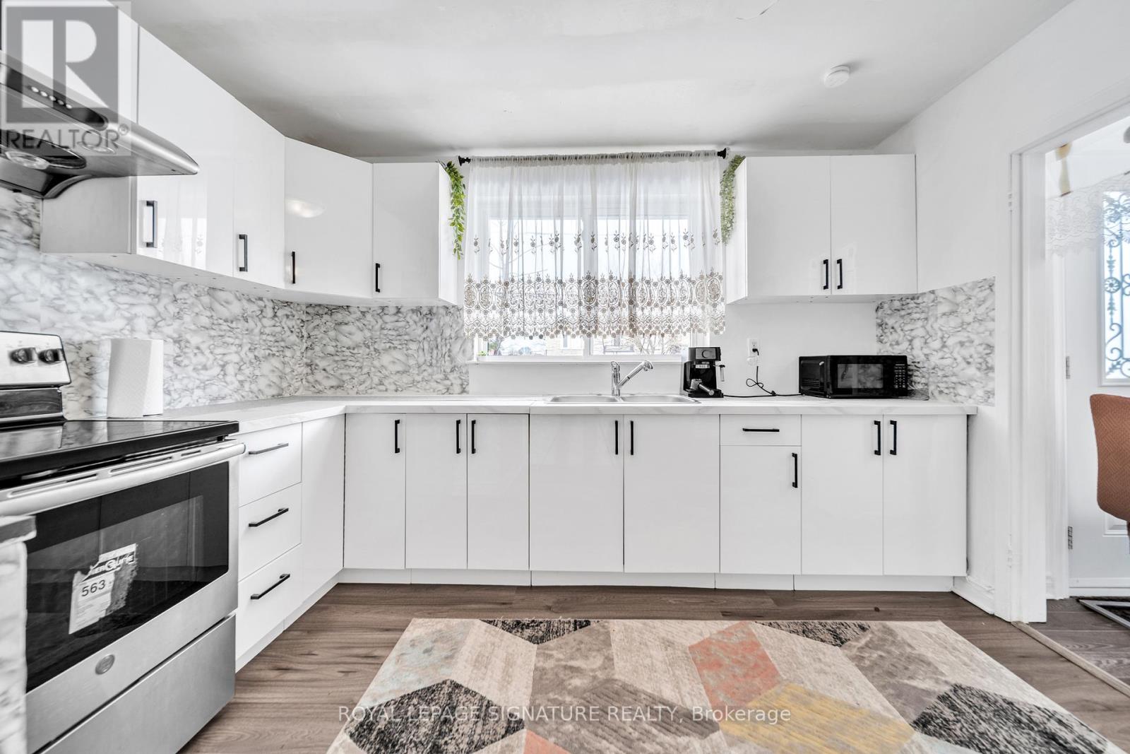 217 Moore Park Avenue, Toronto, Ontario  M2M 1N5 - Photo 18 - C12849054