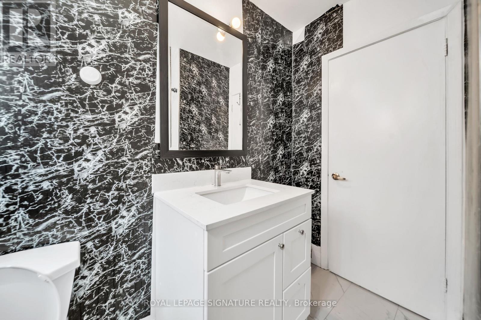 217 Moore Park Avenue, Toronto, Ontario  M2M 1N5 - Photo 22 - C12849054