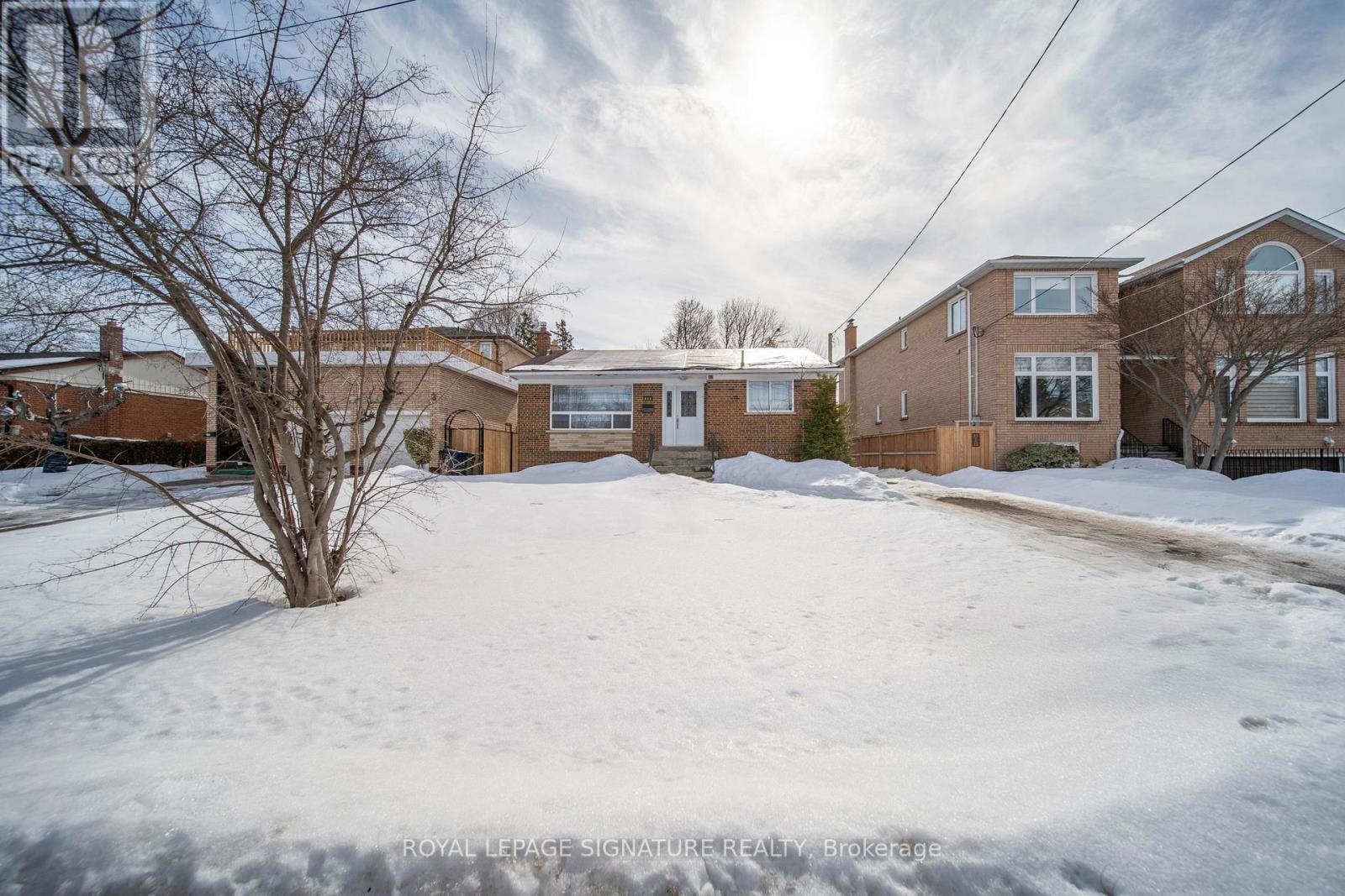217 Moore Park Avenue, Toronto, Ontario  M2M 1N5 - Photo 37 - C12849054
