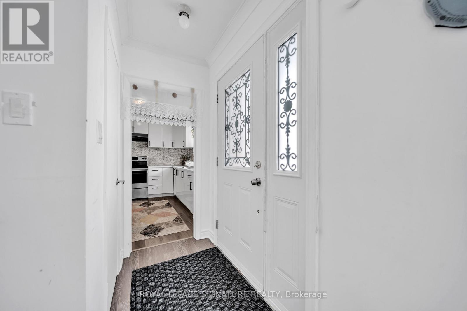 217 Moore Park Avenue, Toronto, Ontario  M2M 1N5 - Photo 6 - C12849054