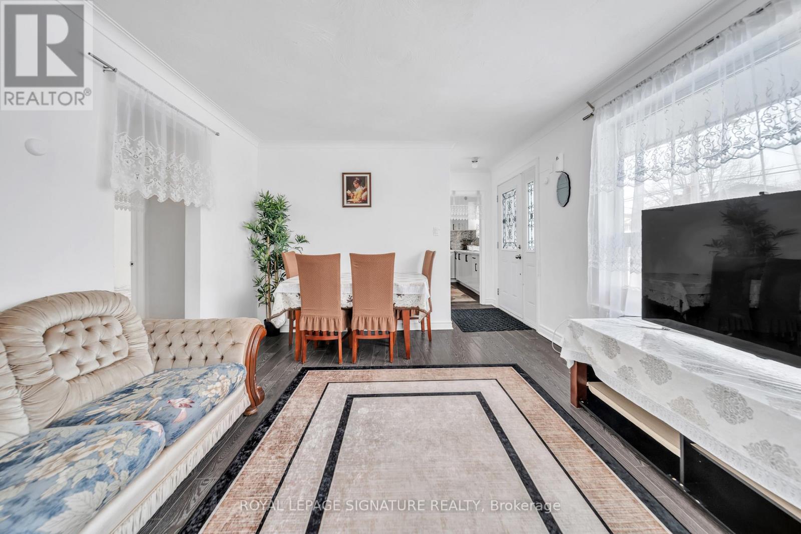 217 Moore Park Avenue, Toronto, Ontario  M2M 1N5 - Photo 7 - C12849054