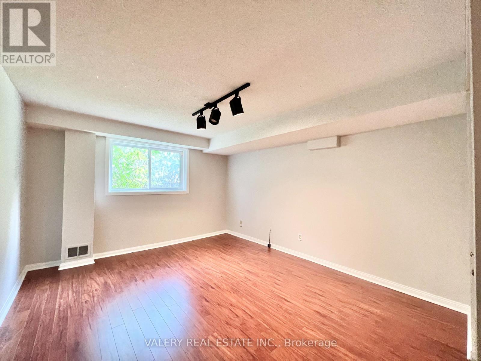 Lower - 66 Bonacres Avenue, Toronto, Ontario  M1C 3B9 - Photo 2 - E12848690