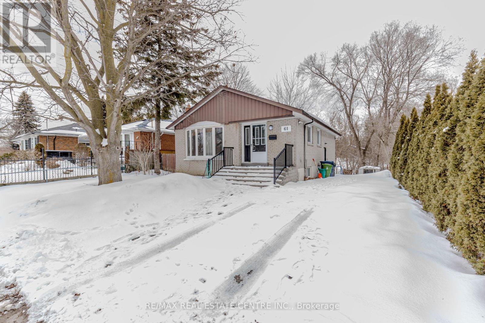 61 MOSSBANK DRIVE, Toronto, Ontario