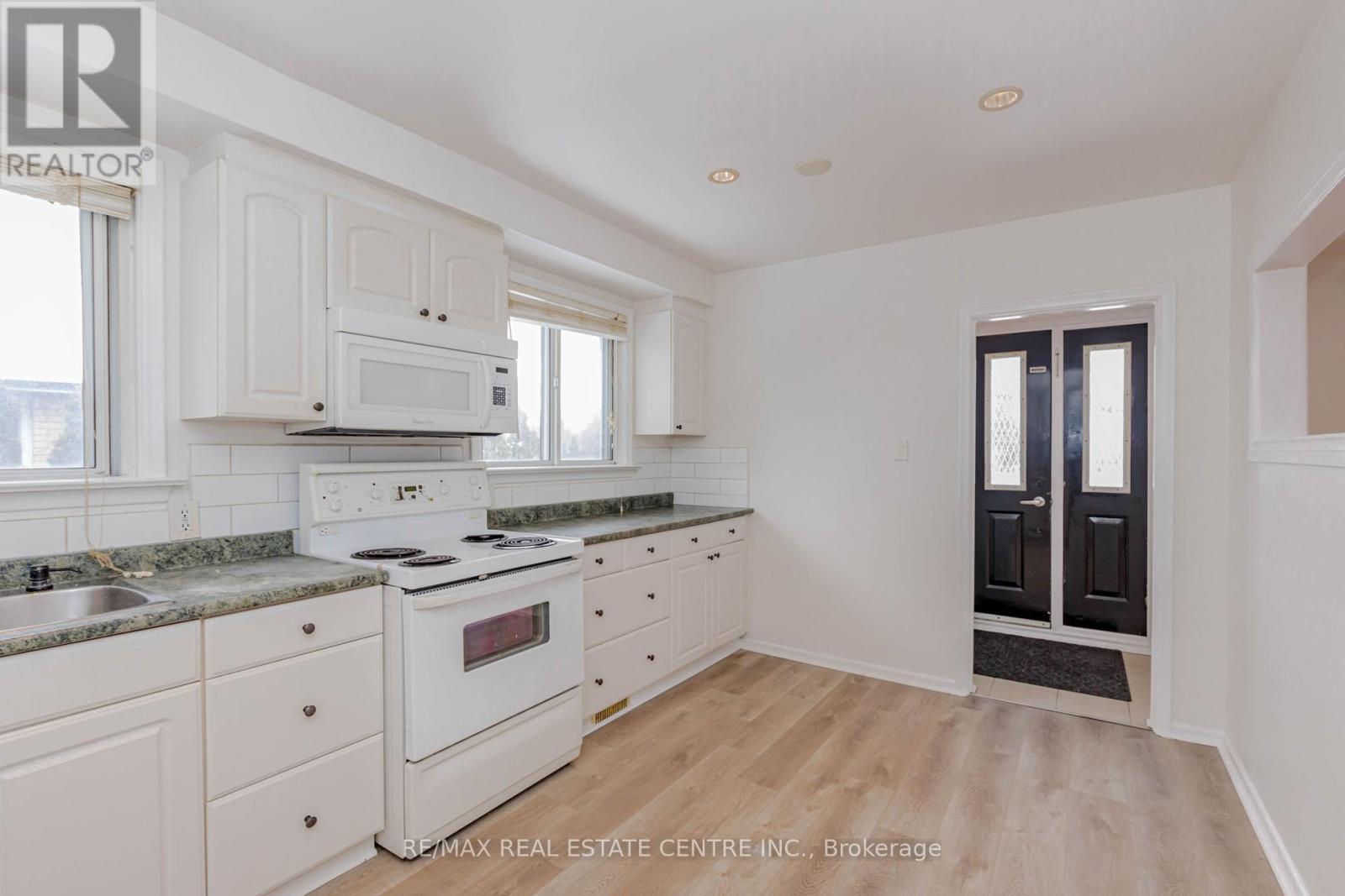 61 Mossbank Drive, Toronto, Ontario  M1G 2C4 - Photo 6 - E12848980