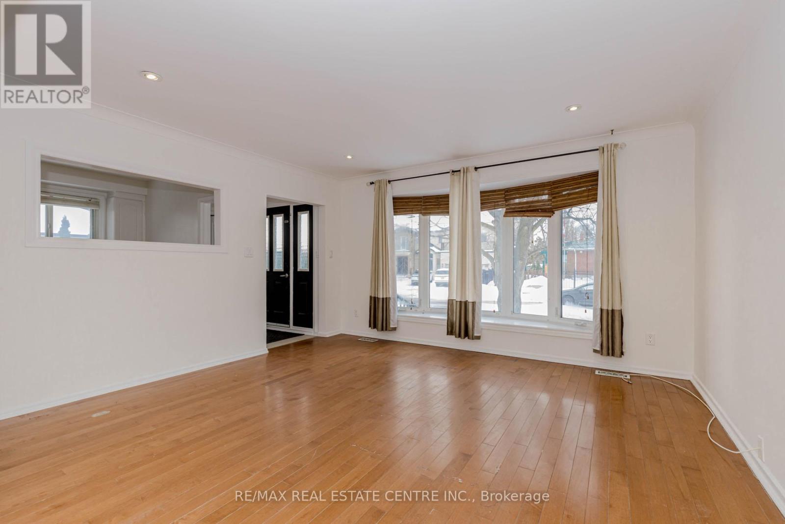 61 Mossbank Drive, Toronto, Ontario  M1G 2C4 - Photo 7 - E12848980