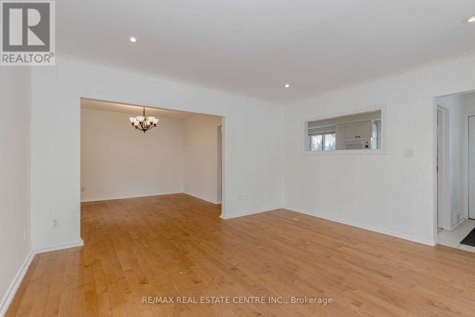 61 Mossbank Drive, Toronto, Ontario  M1G 2C4 - Photo 9 - E12848980