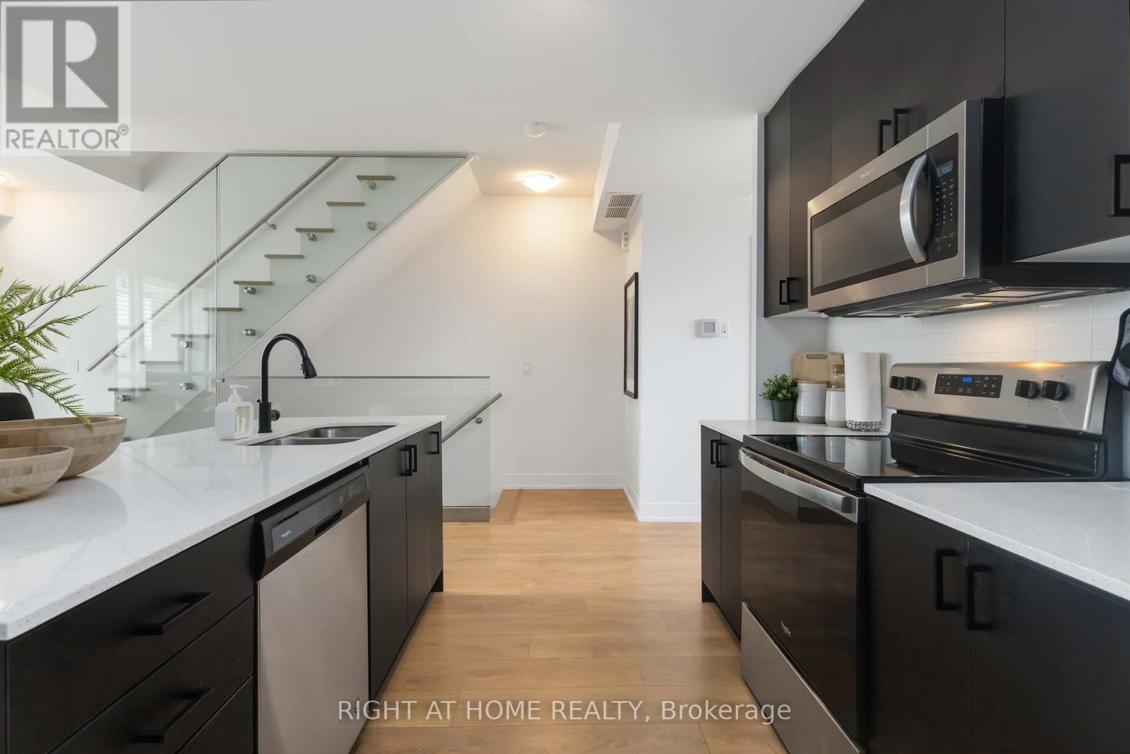 Th 8 - 1245 Bayly Street, Pickering, Ontario  L1W 0B5 - Photo 12 - E12849068