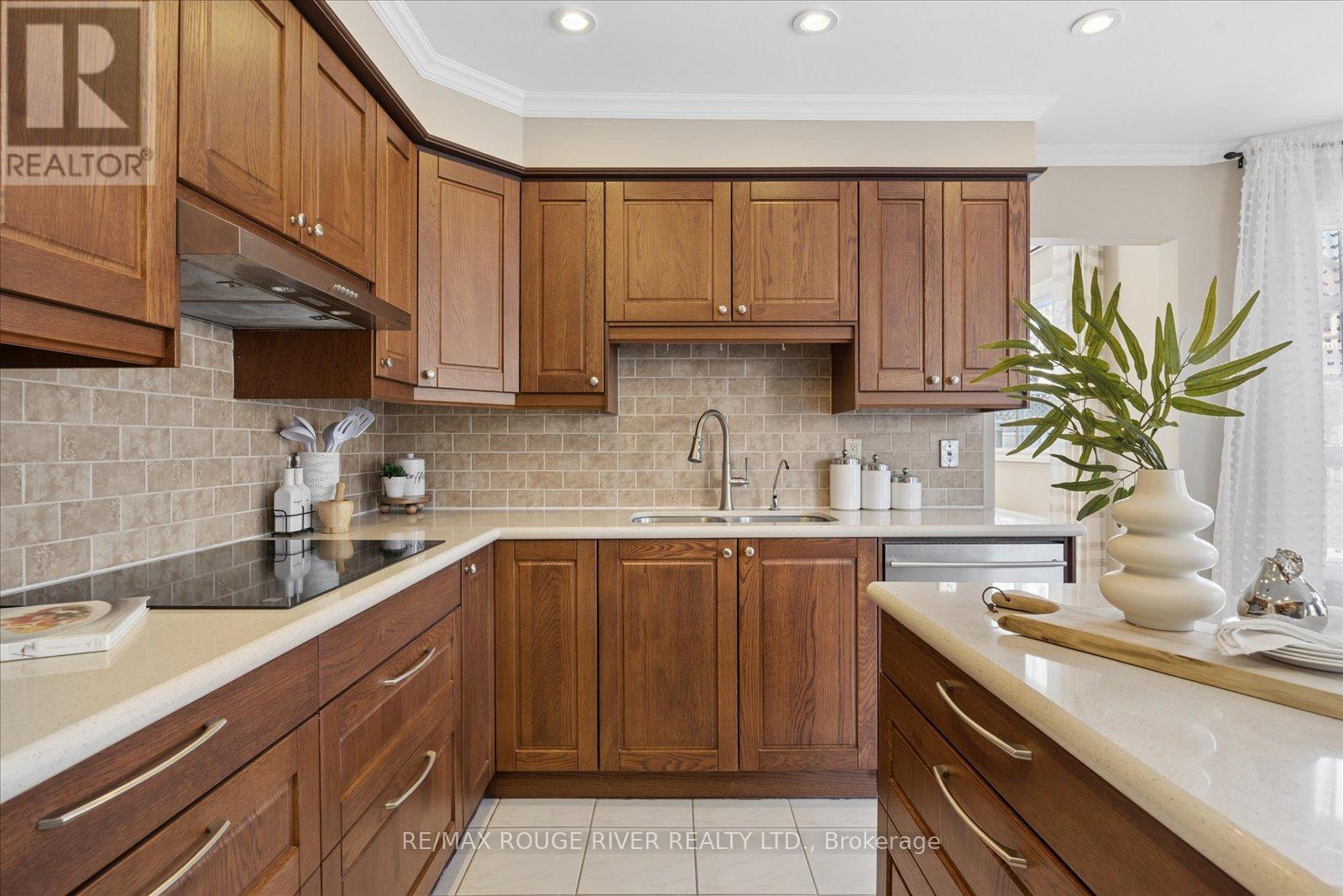 598 Maitland Drive, Pickering (Rosebank), Ontario  L1W 3T6 - Photo 12 - E12849072