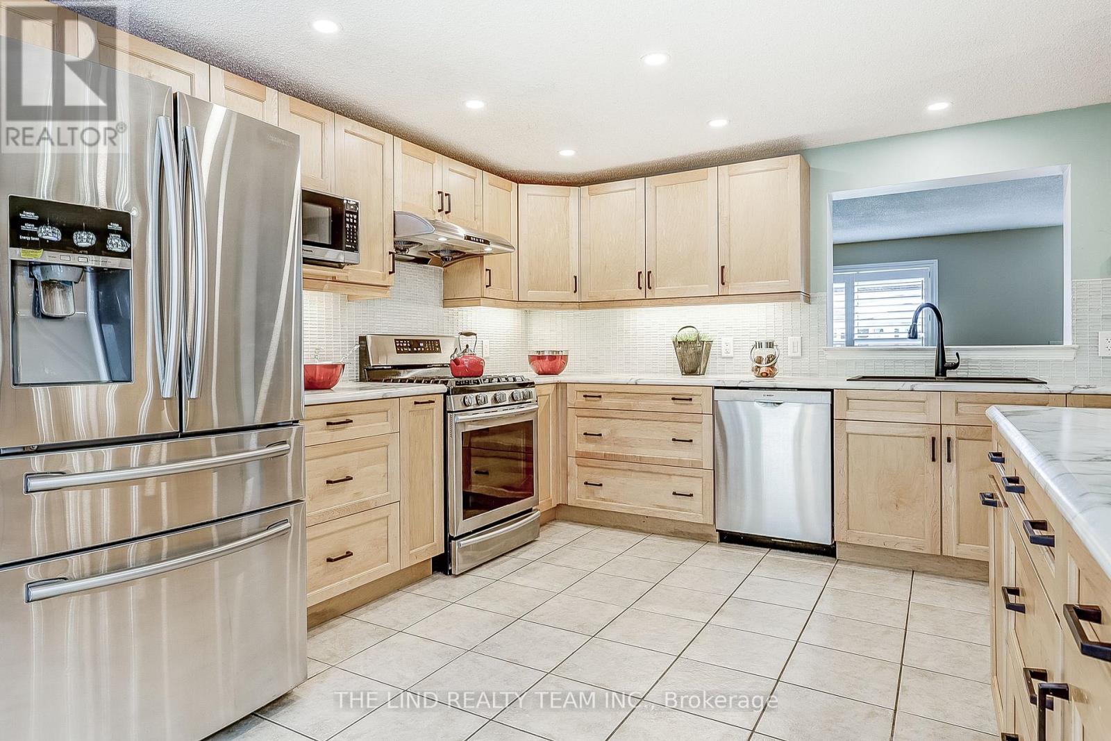 272 Jeff Smith Court, Newmarket (Gorham-College Manor), Ontario  L3Y 8C5 - Photo 14 - N12848758