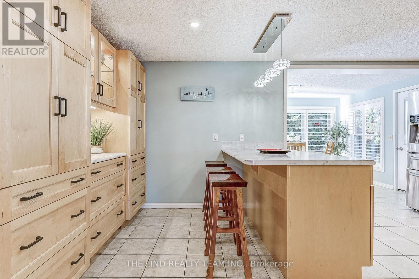 272 Jeff Smith Court, Newmarket (Gorham-College Manor), Ontario  L3Y 8C5 - Photo 8 - N12848758