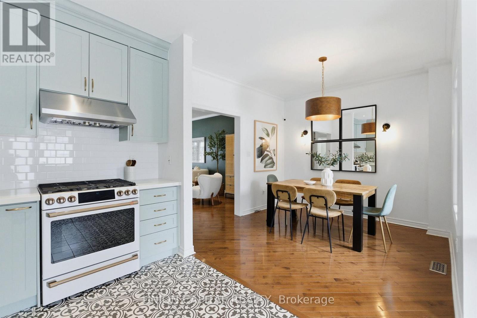 555 South Unionville Avenue, Markham (Village Green-South Unionville), Ontario  L3R 5G8 - Photo 11 - N12848820