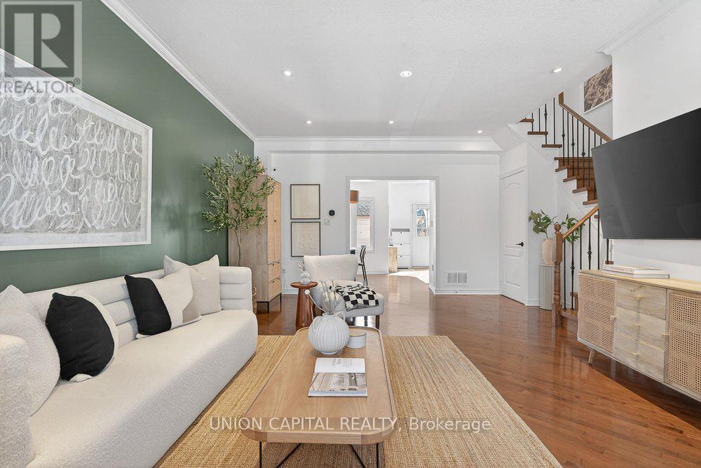 555 South Unionville Avenue, Markham (Village Green-South Unionville), Ontario  L3R 5G8 - Photo 3 - N12848820