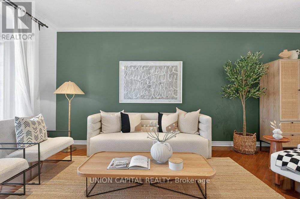 555 South Unionville Avenue, Markham (Village Green-South Unionville), Ontario  L3R 5G8 - Photo 5 - N12848820