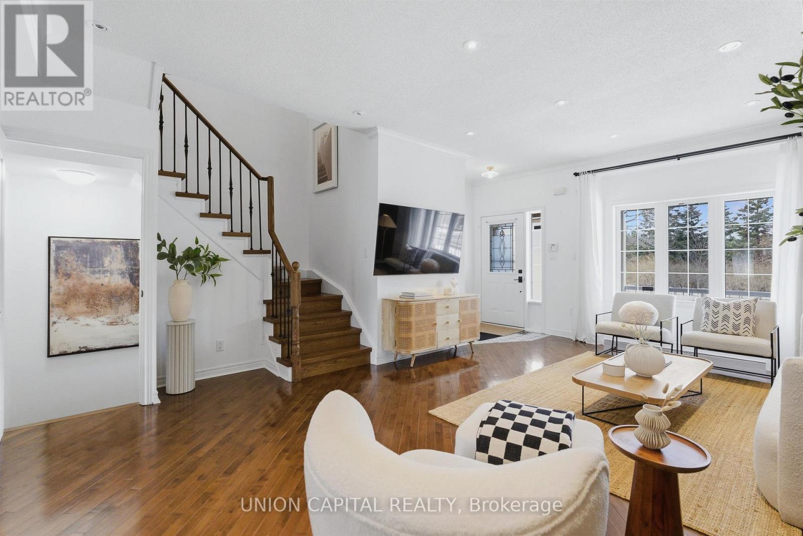 555 South Unionville Avenue, Markham (Village Green-South Unionville), Ontario  L3R 5G8 - Photo 6 - N12848820