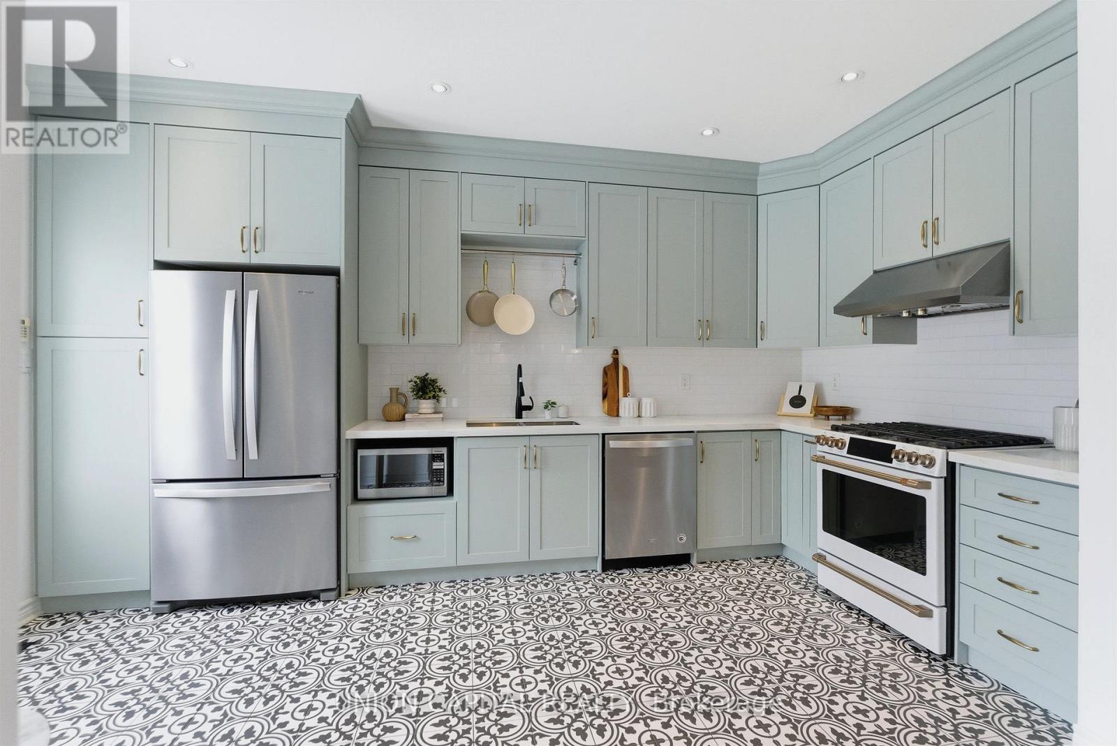 555 South Unionville Avenue, Markham (Village Green-South Unionville), Ontario  L3R 5G8 - Photo 7 - N12848820