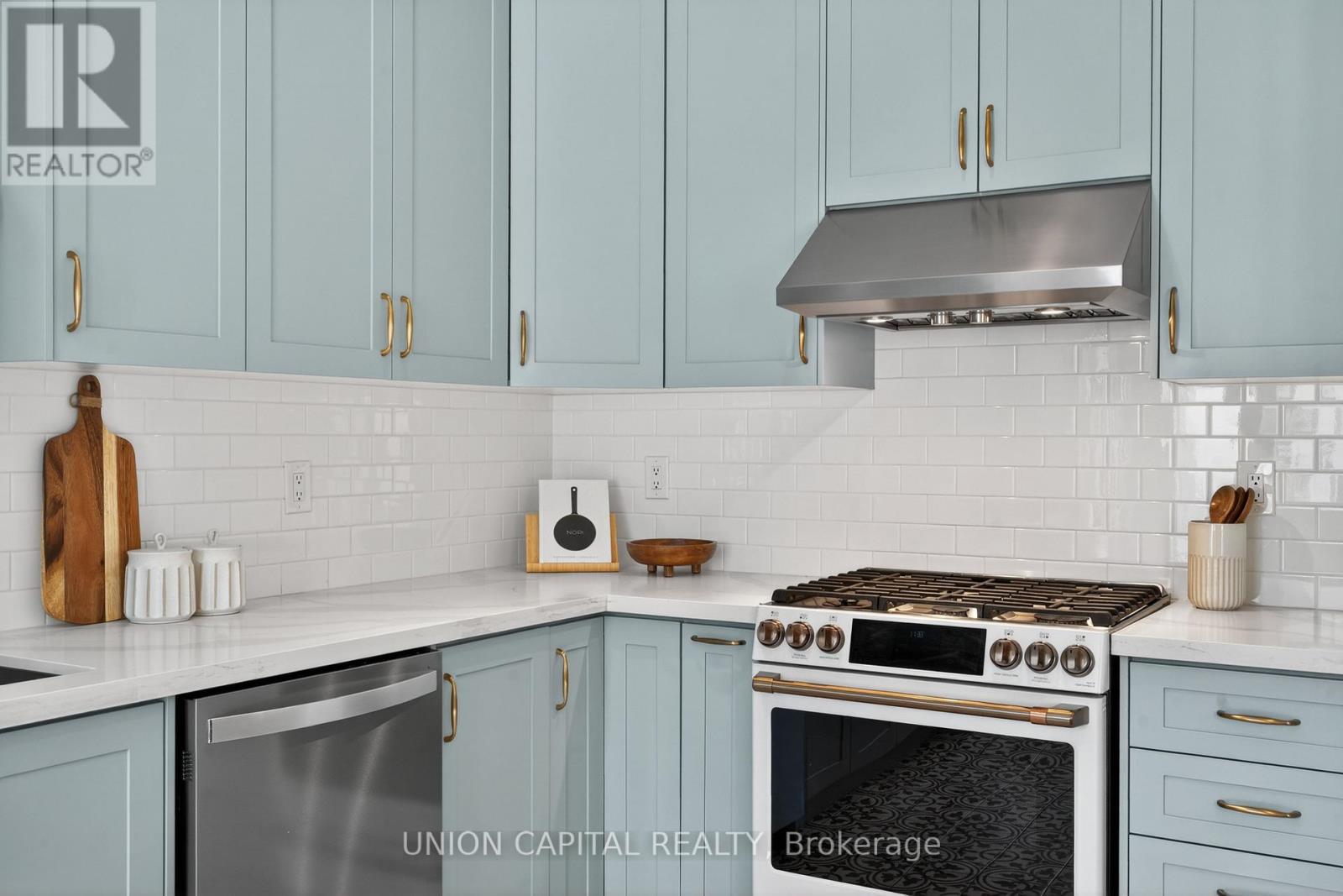 555 South Unionville Avenue, Markham (Village Green-South Unionville), Ontario  L3R 5G8 - Photo 9 - N12848820